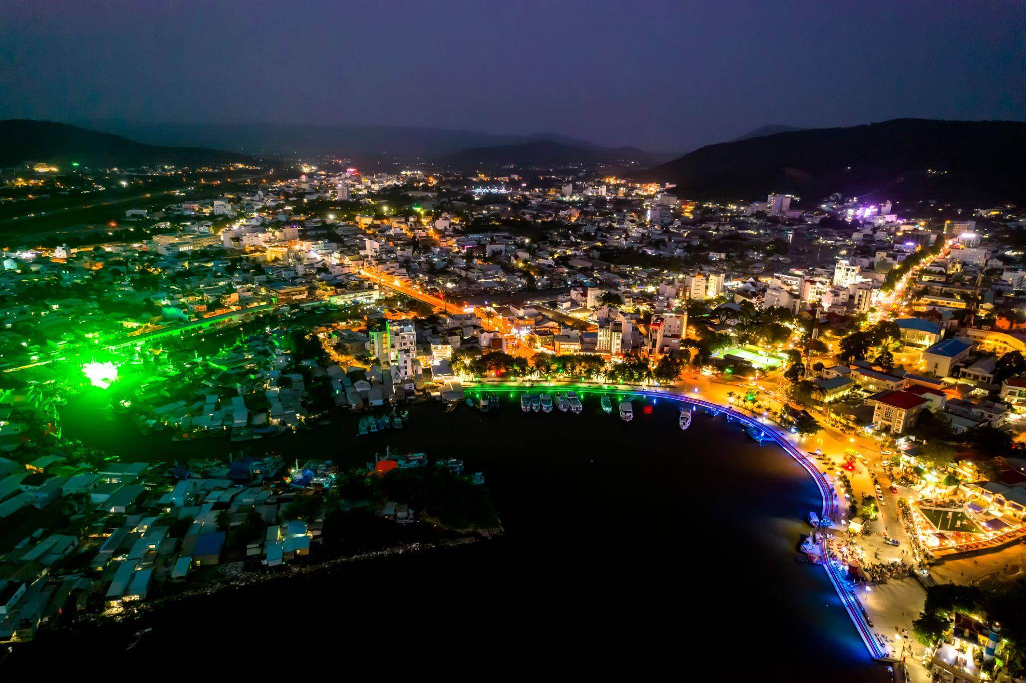 Kinh tế đêm có bản sắc và giáo dục văn hóa cho hướng dẫn viên Phú Quốc